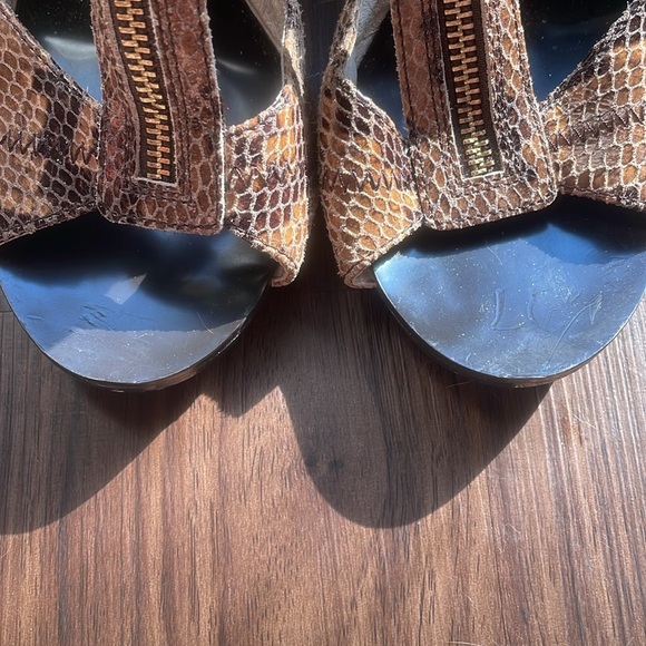 Michael Kors Berkley Leather Snakeskin Zippered
T-Strap Peep Toe Heels Size 8 - Picture 8 of 9